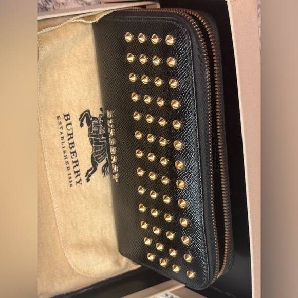 NWOT✨BURBERRY w/ DUSTY & BOX, STUDDED Patent Leather Long Zip Wallet IMMACULATE - Picture 3 of 12